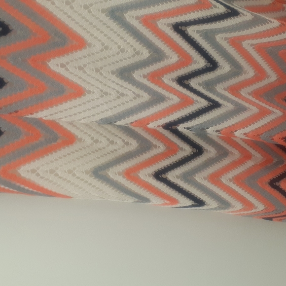 Sharagano Crochet Chevron Dress , size 6 Fit & Flare - Picture 3 of 8